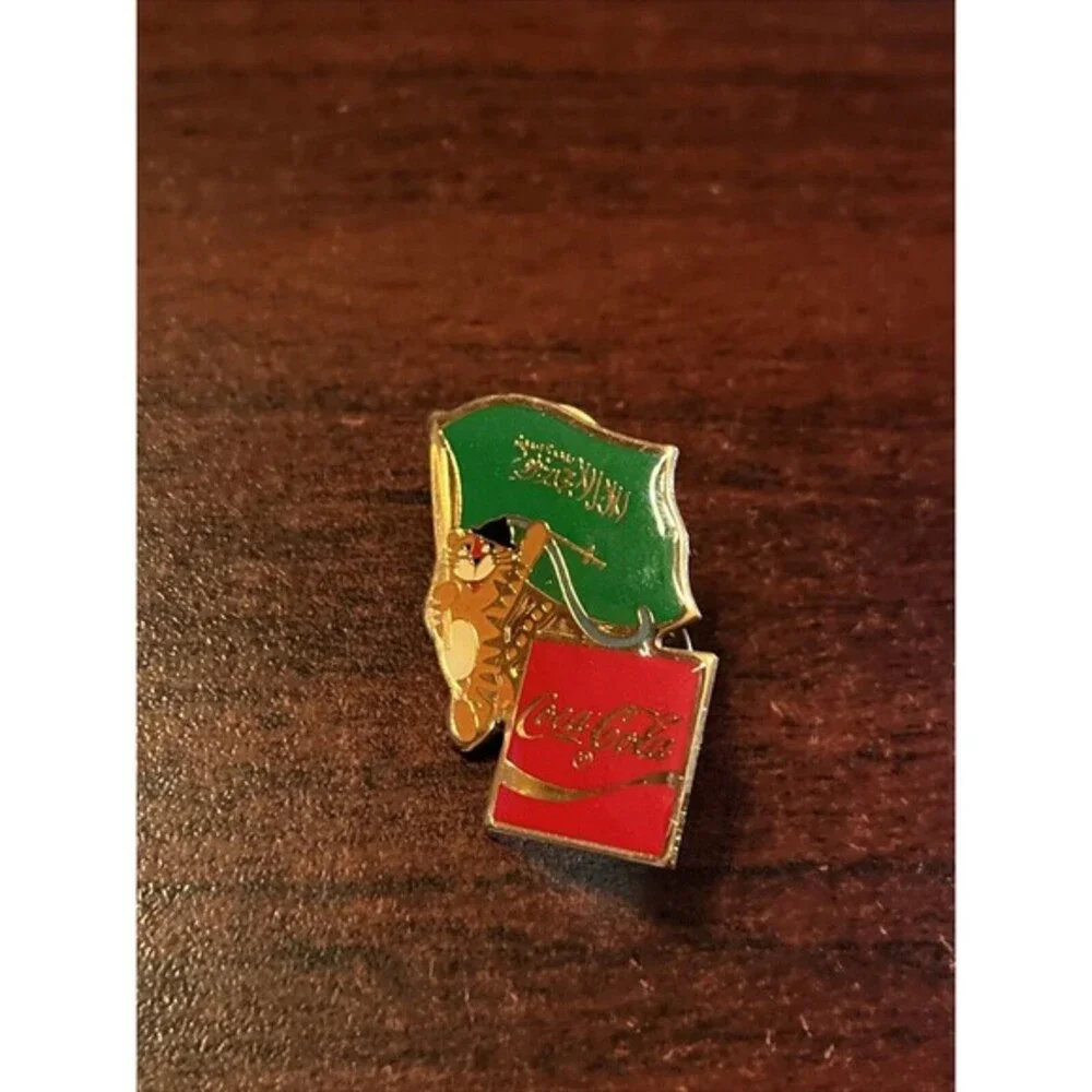 Vintage 1988 Seoul Olympics Coca Cola‎ Hodori Tiger Saudi Arabia Flag Lapel Pin
